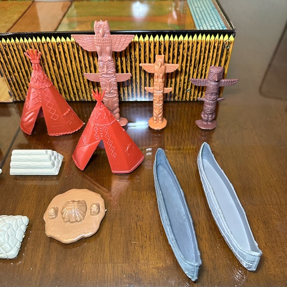 Vintage Louis Marx & Co. Fort Apache Play Set - Picture 15 of 17